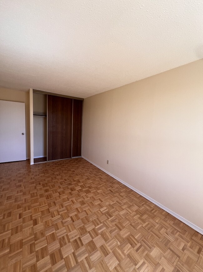 Building Photo - 800 Riddell Ave N