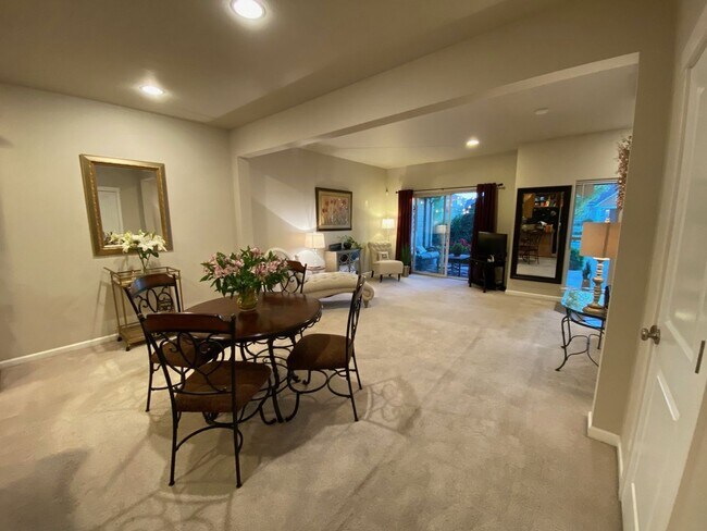 Foto del edificio - Beautiful Liberty Lake Townhome in Rocky Hill – 2 Bed, 2.5 Bath Available May 1st