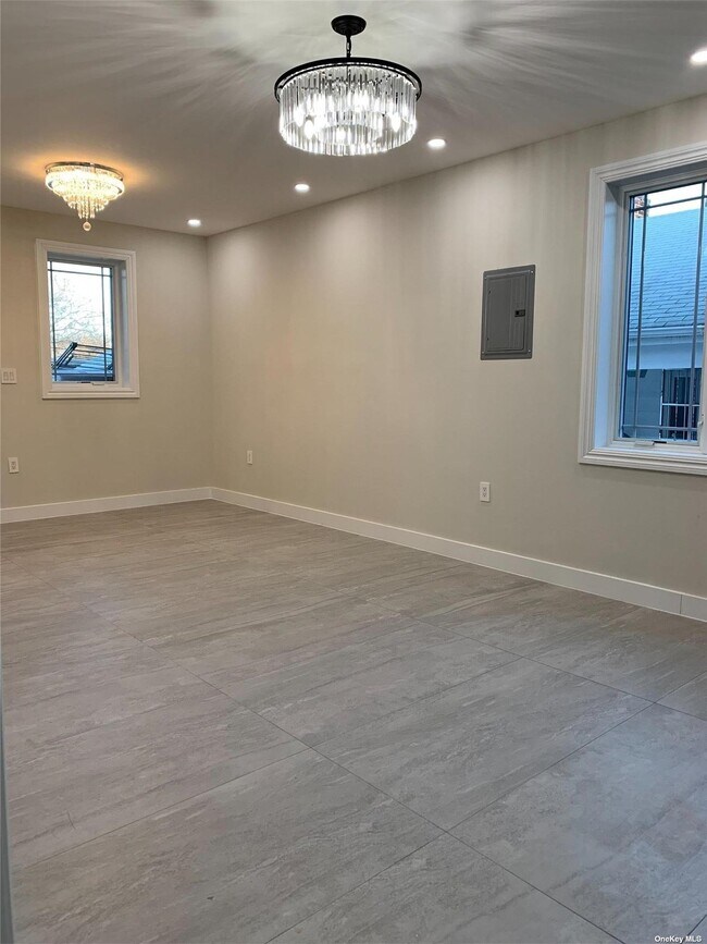 Foto del edificio - 69-32-69223 223rd St