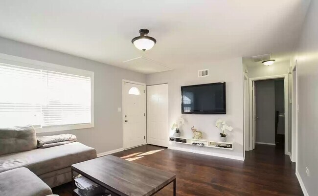 Building Photo - 1220 Nova Ct