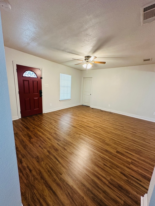 Foto del edificio - 1535 E Elmore Ave