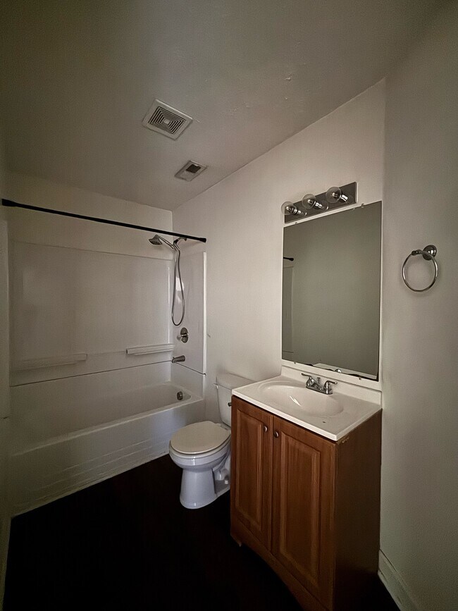 Foto del edificio - 6408 Starbrook Dr