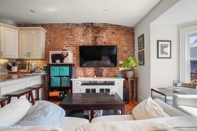 Building Photo - 1 br, 1 bath Condo - 191 Warren Ave 4 Unit 4