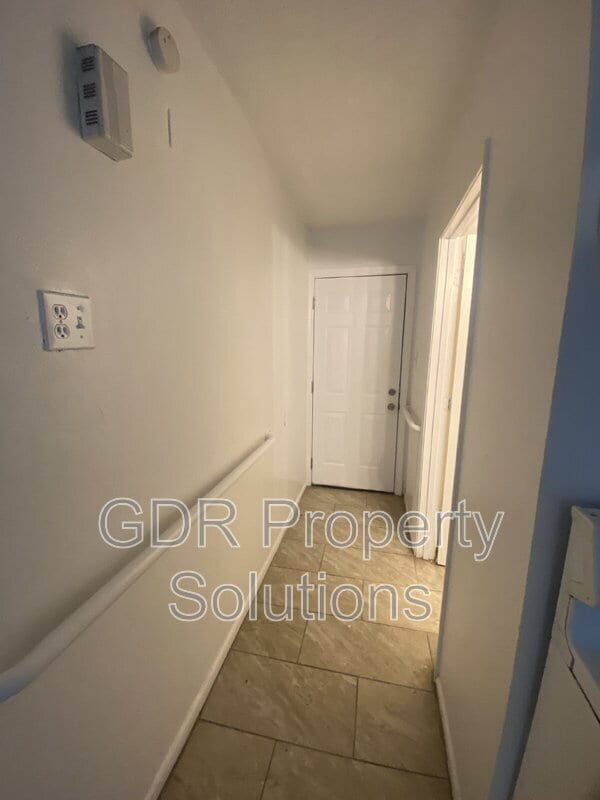Building Photo - 408 Texas St NE