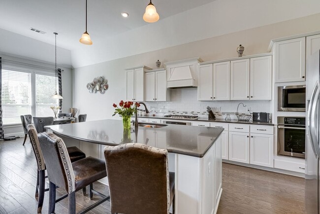 Building Photo - 3 Bed, 4 Bath Home w/ Office and 2 Car Garage in Williamson County