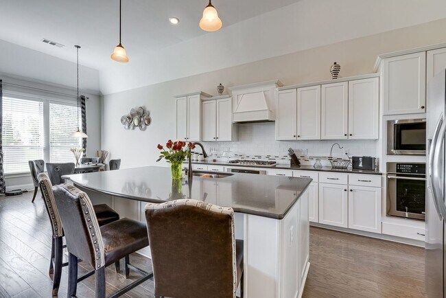 Foto del edificio - 3 Bed, 4 Bath Home w/ Office and 2 Car Garage in Williamson County