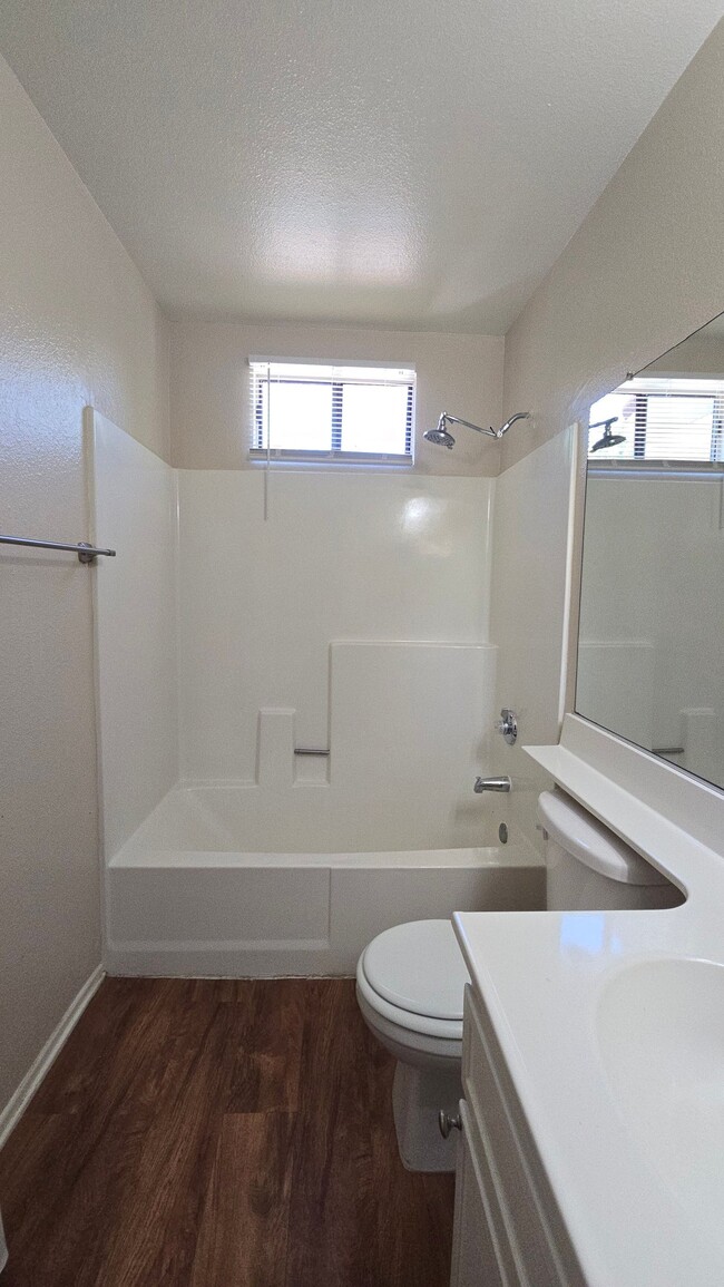 Foto del edificio - 2050 S Euclid Ave