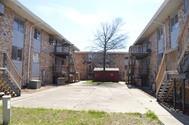 Building Photo - Bally Vaughn Apartments