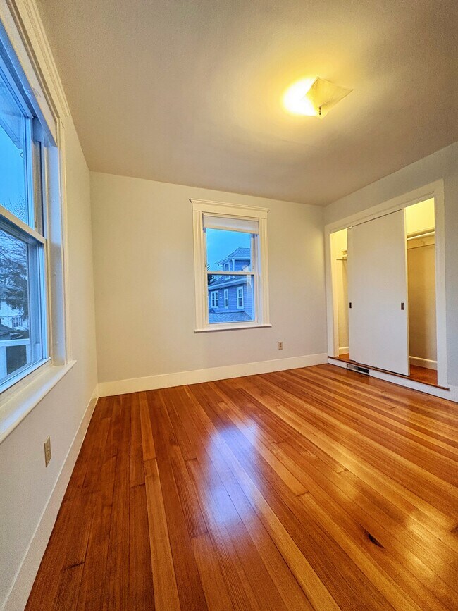 Building Photo - 253 Humphrey St