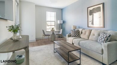 Building Photo - 698 Basilica Bay Dr