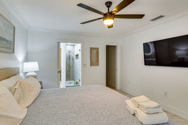 Foto del edificio - 4534 N Lake Dr