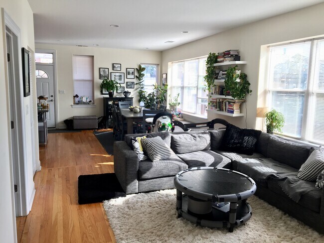 Foto del edificio - 2643 N Fairfield Ave