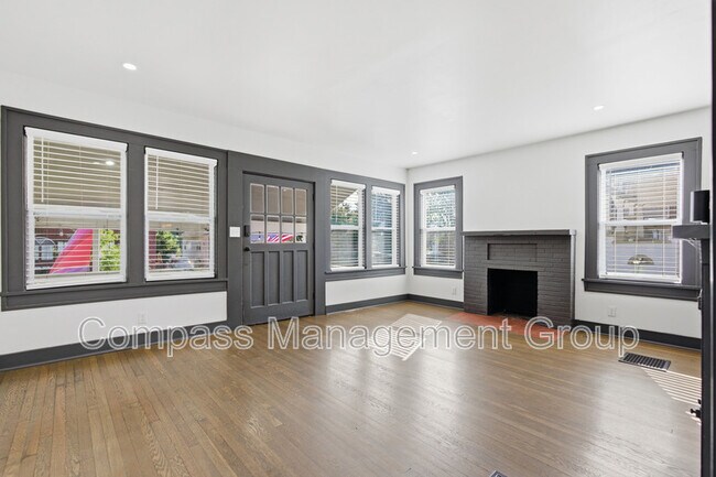 Foto del edificio - 3227 E 5th Ave