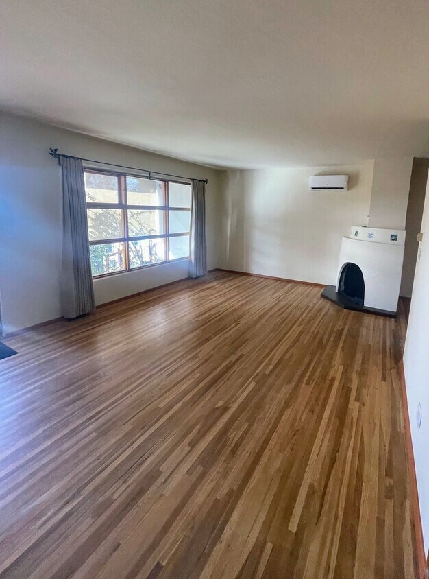 Foto principal - Casa Alegre 2 bedroom, 1 bath on Osage. Ha...