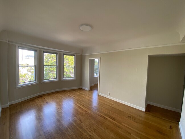 Building Photo - 1215 Laguna St