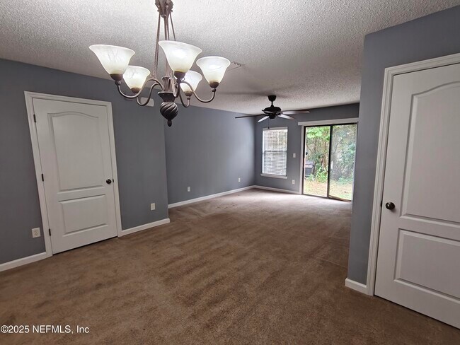 Foto del edificio - 7764 Playschool Ln