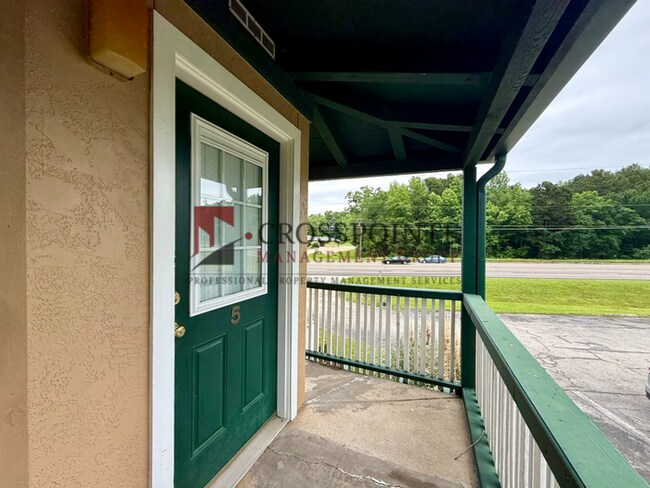 Foto del edificio - Tour Today! Studio Apartment in East Tyler! 1/2 Off First Full Months Rent!