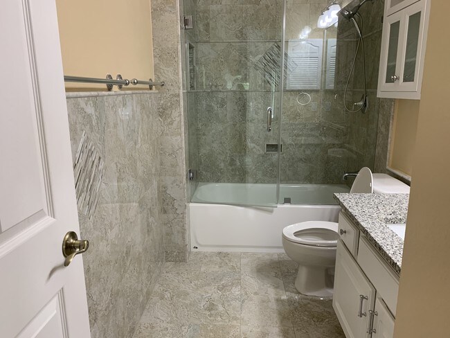Baño principal - 14916 Salamander Pl