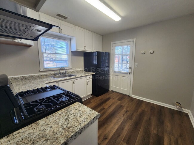 Foto del edificio - 274 Booker St SW