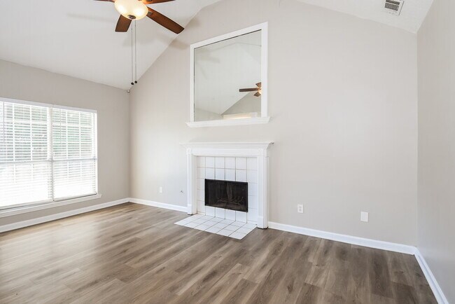 Foto del edificio - 2057 Wedgewood Dr