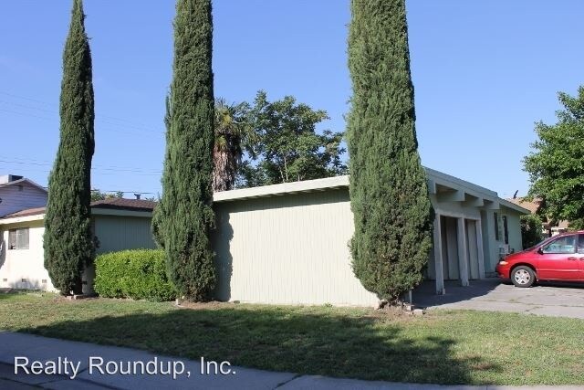 Primary Photo - 702 San Miguel Ave