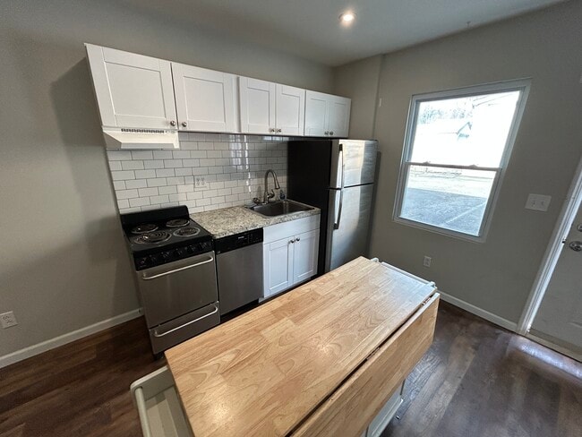 LR 109 N.Main (1B) - Zeli Capital