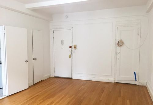 Building Photo - 130 E 50th St