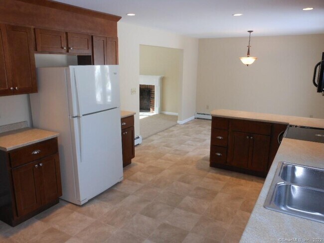 Building Photo - 123 Spicer Hill Rd