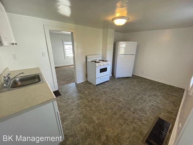 Building Photo - 2 br, 1 bath House - 1005 N 6th Street