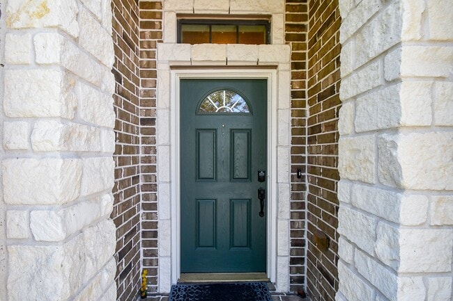 Building Photo - 5619 Drumlin Field Way