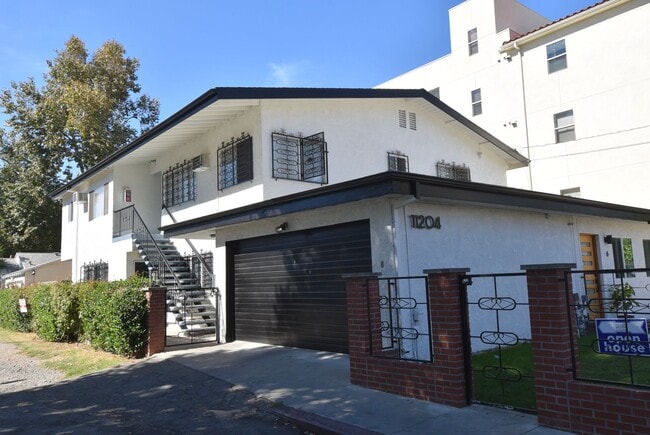 Building Photo - 11204 Peach Grove St