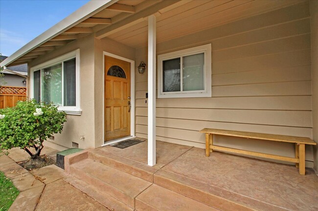 Building Photo - 1535 San Joaquin Ave