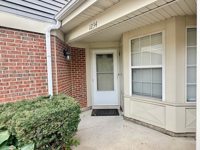 Building Photo - 1234 Churchill Ct