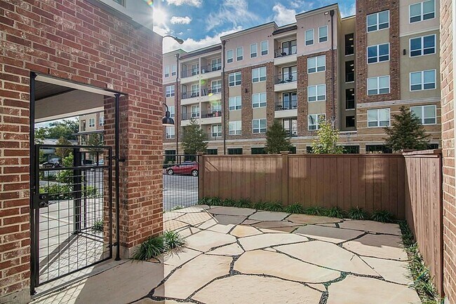 Foto del edificio - 5810 Venice St