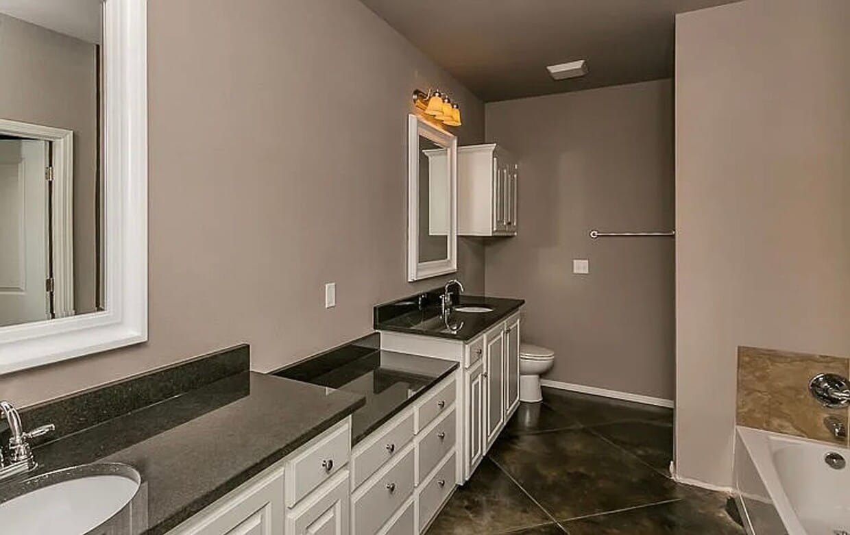 Building Photo - 7915 Legacy