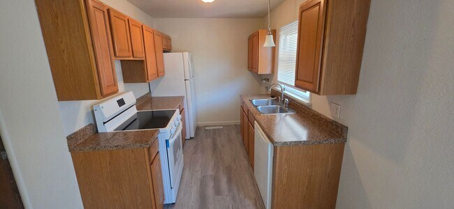 Foto del edificio - 2023 Ridgewood Ln