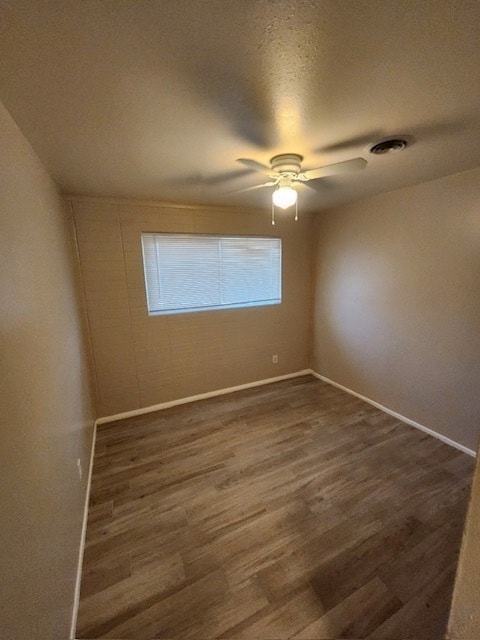 Building Photo - $1,375 2 Beds-1 Bath With Laundry Hookups ...