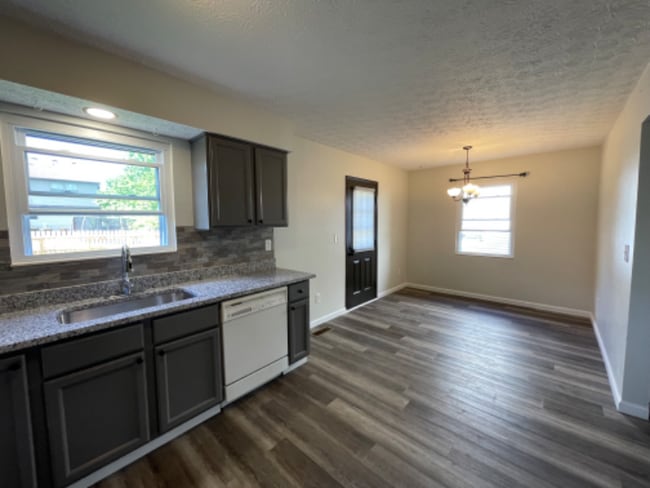 Building Photo - 3824 Longton Dr