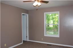 Building Photo - 426 Sideline Dr