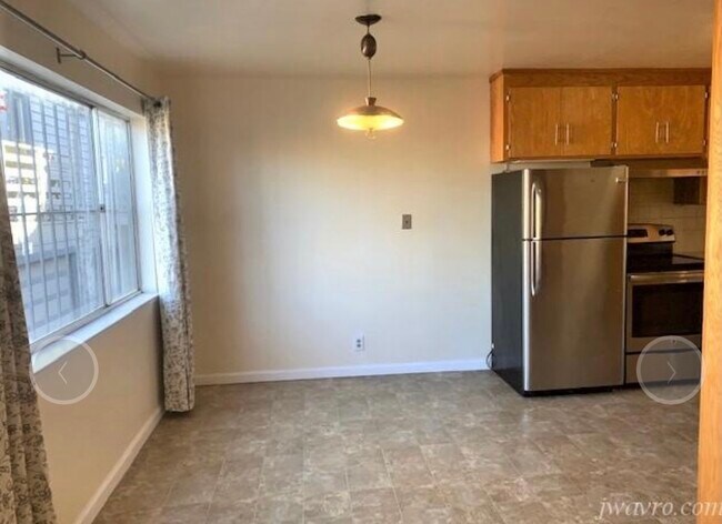 Foto del edificio - 1740 Oakdale Ave