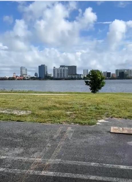 Foto del edificio - 760 Executive Center Dr