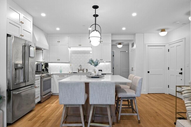 Foto del edificio - 903 Beacon St