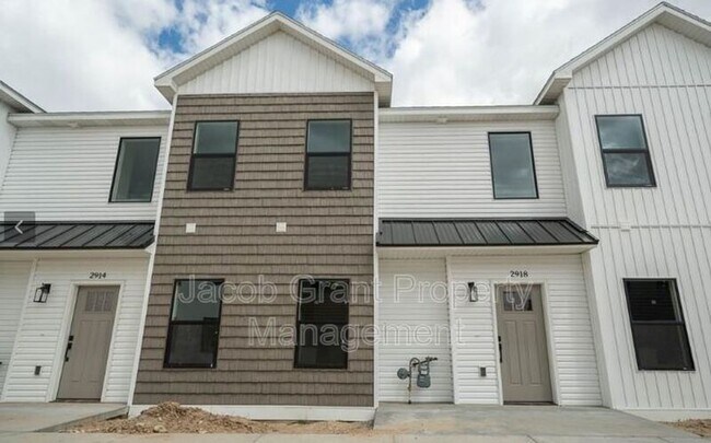 Building Photo - 2918 Sunburst Dr