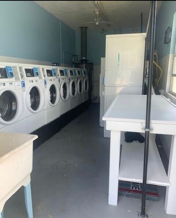 Laundry facility - 840 Center Ave