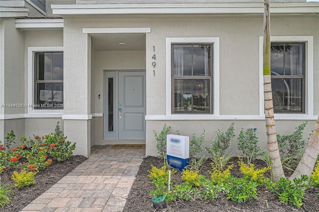 Photo - 409 NE 12th St House