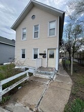 Building Photo - 428 7th St