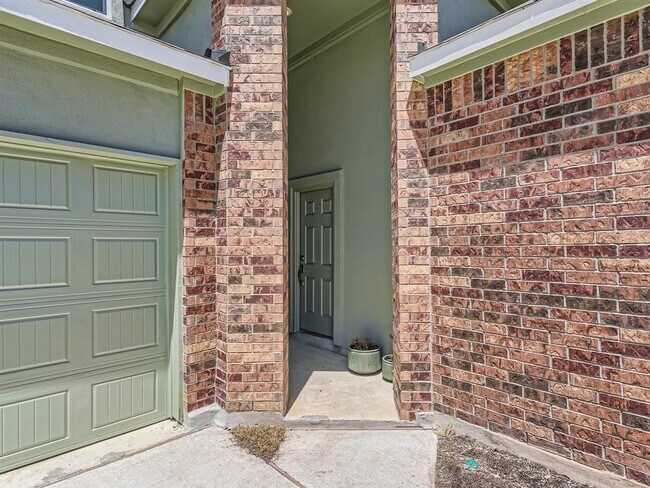 Building Photo - 421 Escondido Cir