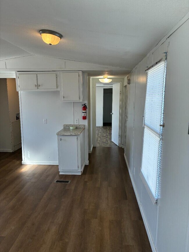 Foto del edificio - 2320 Wysteria Ln