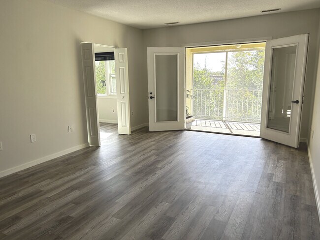 Living/Dinning Room - 75 Washington Ave