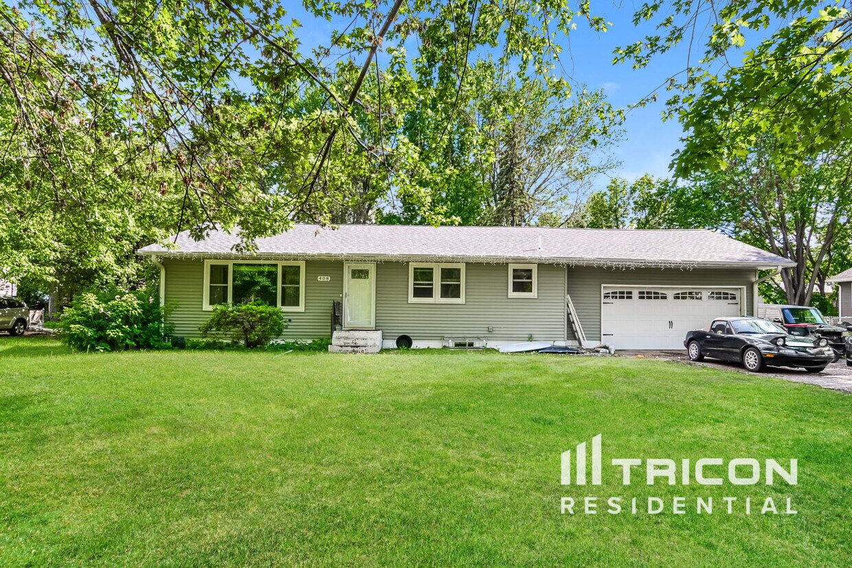 Foto principal - 408 Riverview Dr